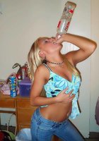 Пьяные девушки показывают свои прелести 13 фото