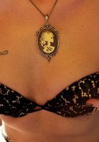 Дила разделась внутри деревянного домика 37 фото